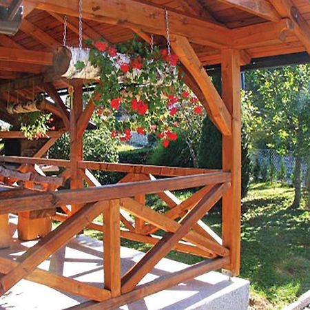 2 Bedroom Cozy Home In Bosiljevo Eksteriør bilde