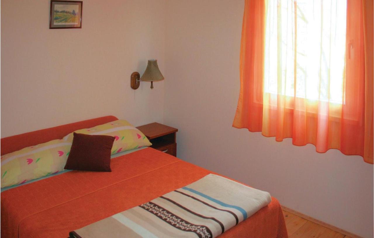 2 Bedroom Cozy Home In Bosiljevo Eksteriør bilde