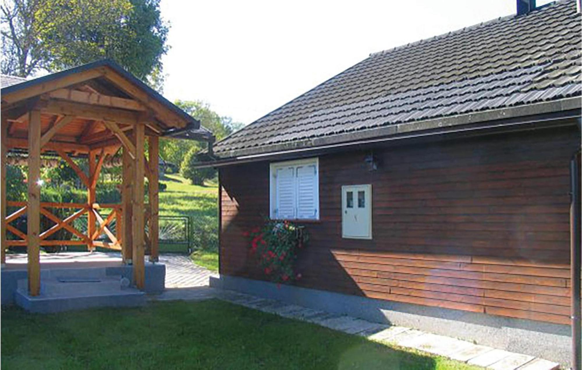 2 Bedroom Cozy Home In Bosiljevo Eksteriør bilde